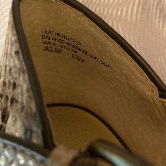 Levity leather upper brown snakeskin shoe size 81/2 - Picture 2 of 6